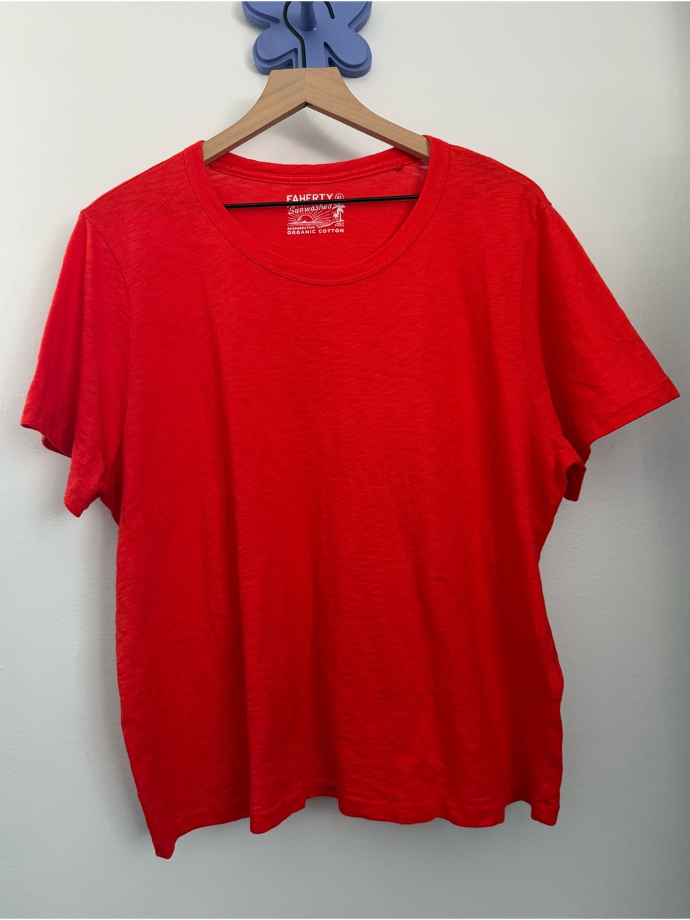 Faherty XL Sunwashed Short Sleeve Crew T-Shirt Poppy Red Organic Cotton